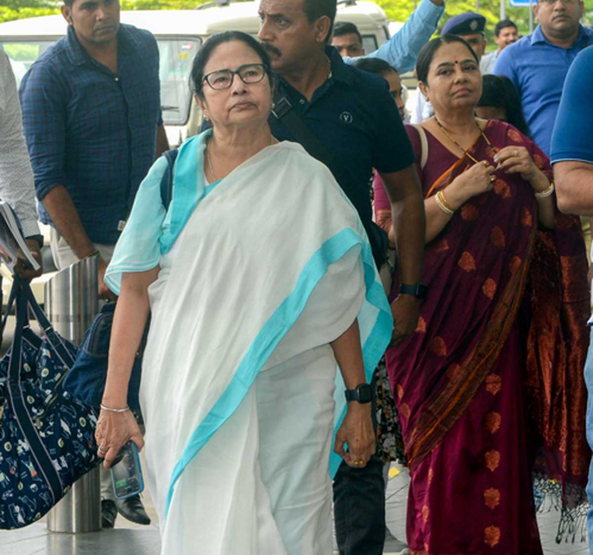 अस्‍वस्‍थ ममता बनर्जी दुर्गा पूजा के दौरान अपने आवास से बाहर नहीं निकलेंगी